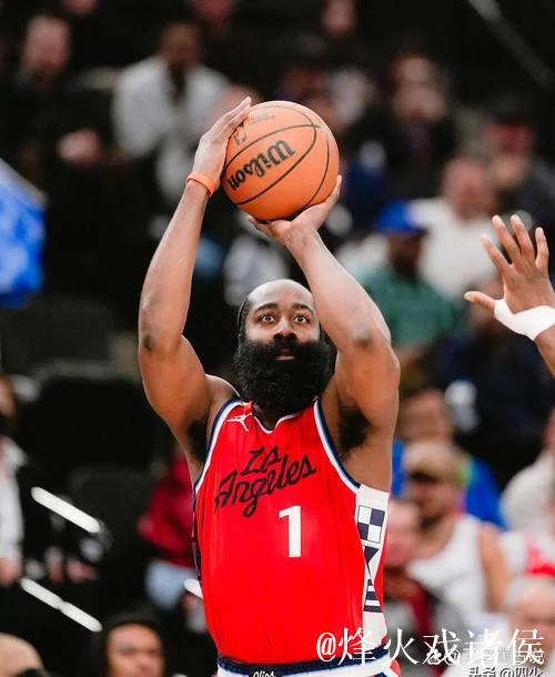 带伤作战！哈登穿着Harden.10，得到13分3篮板6助攻3抢断