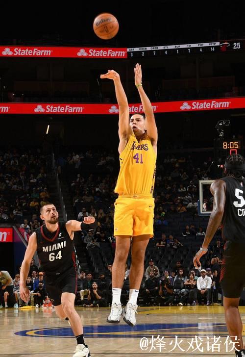 克内克特狂砍35分，布朗尼贡献4分2篮板，湖人险胜太阳